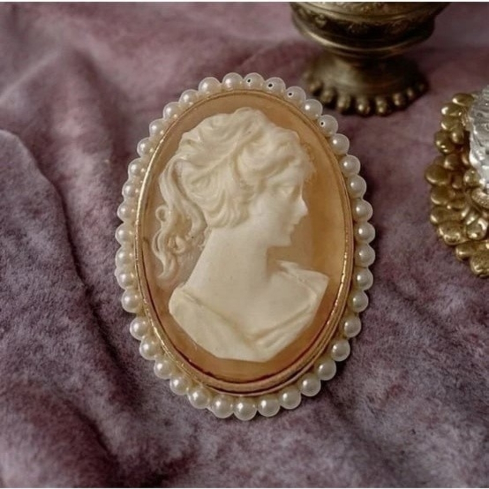 Vintage French Carnelian Cameo Brooch Pin Gold Pearl Accent Women's Jewelry EXC